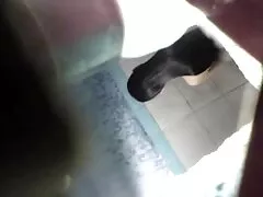 Brunetka masturbuje swoją ogoloną cipkę przed kamerą darmowa tv erotyczna