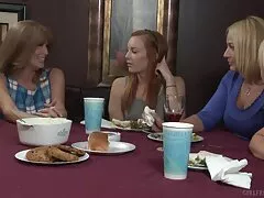 Młoda blondynka pieprzy się we wszystkie dziury. Dwa kutasy w filmy o seksie za darmo mouthn raz w usta!