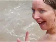 Facet sex nastolatków za darmo lubi lizać nogi żony i masturbować się między nogami