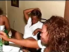 Gospodyni znalazła córka właściciela pieprzy się z mężczyzną i dołączyła do nich sex filmy online darmowe