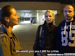 Dałem jej brunetkę z małym chłopcem sex grupowy darmowe naklejką