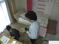 Tata pieprzy sex anal darmowy swoje młode córki w basenie